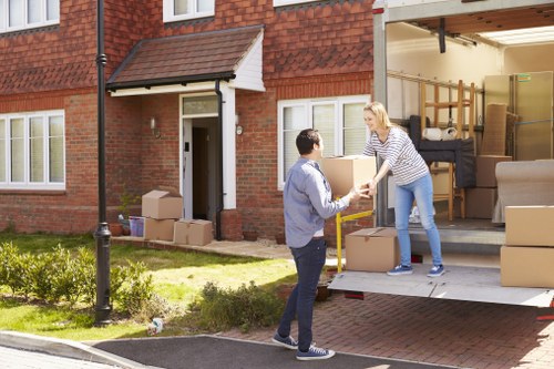Selecting the right removal van size for a flat move