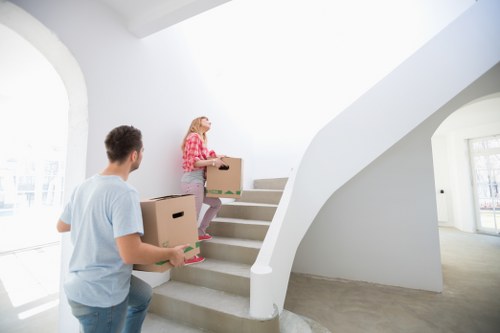 Careful packing and moving boxes for a Belsizepark delivery